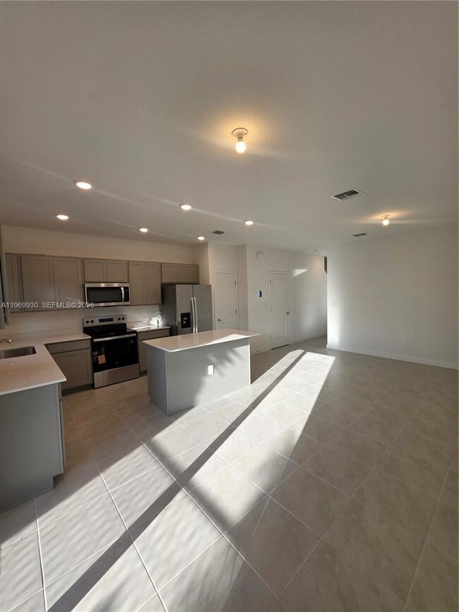 Building Photo - 1114 SW 9th Ave