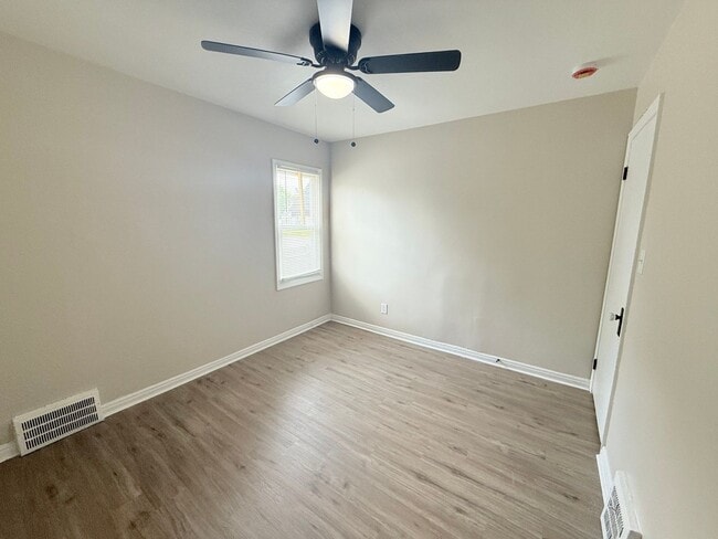 Building Photo - Renovated 3-Bedroom Home – We Welcome Sect...
