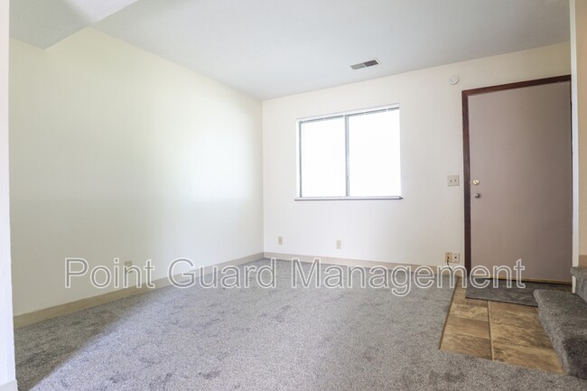 Building Photo - 3020 S 68th Ct