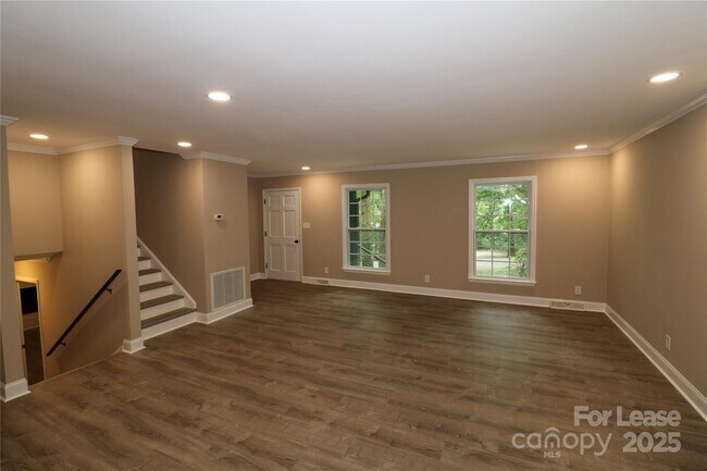 Building Photo - 310 Chaney St