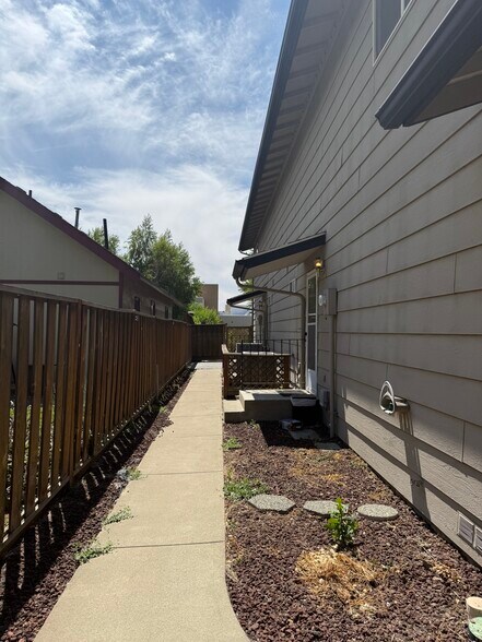 Back Entrance - 703 E Manitoba Ave