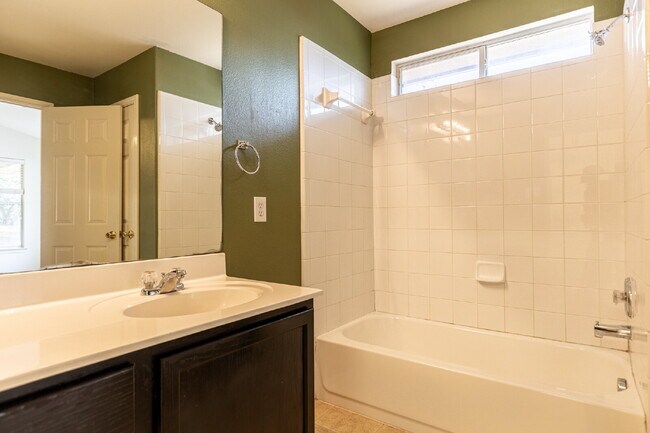 Building Photo - 8914 Walnut Springs