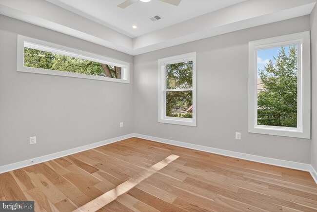 Building Photo - 5310 Cathedral Ave NW