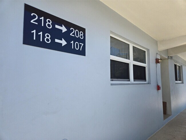 Building Photo - 505 NE 20th Ave