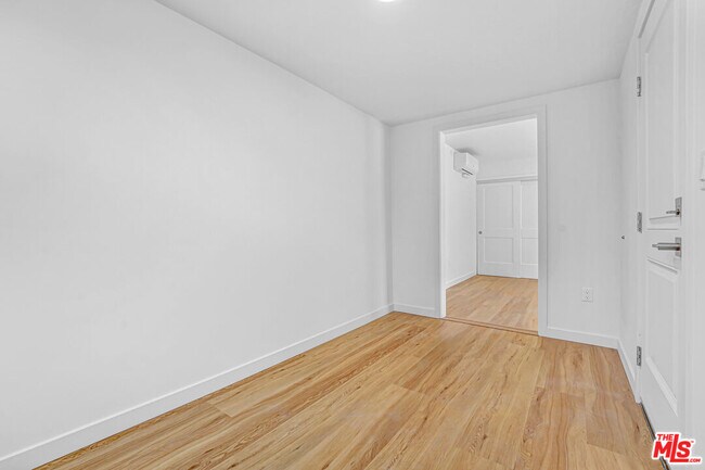 Building Photo - 2615 Carmona Ave