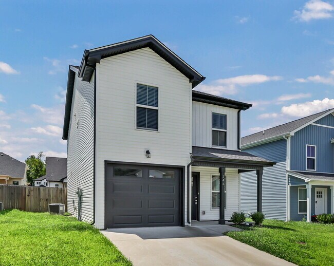 Building Photo - !!FIRST HALF-MONTH OF RENT FREE!! Beautiful 3-bed, 2.5-bath home with a bright, open floor plan.
