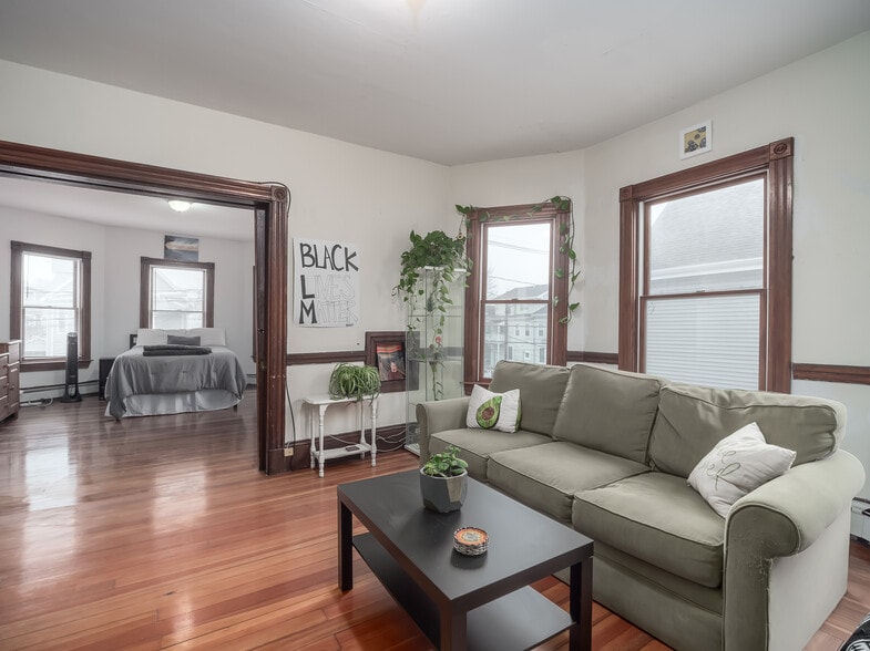 Building Photo - 318 Beacon St