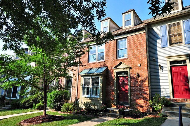 Building Photo - 4745 Columbia Rd