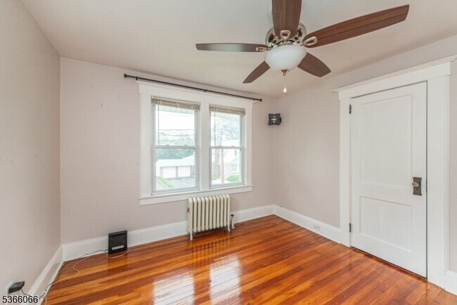 Building Photo - 156 Cedar Ave