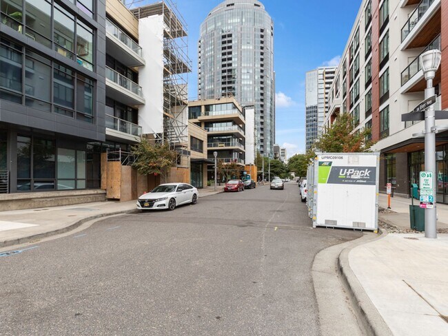 Building Photo - John Ross - 8th floor south waterfront studio w/parking/most utilities/concierge