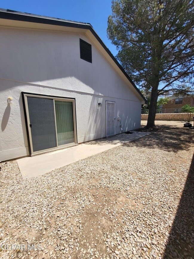 Building Photo - 1802 Frank Sinatra Pl