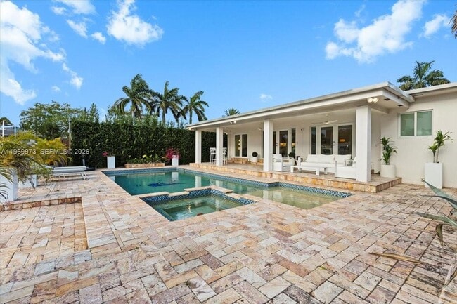 Building Photo - 12930 Oleander Rd