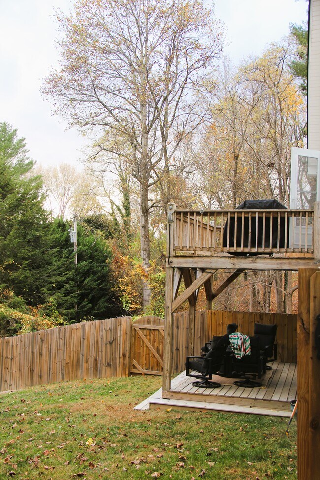 Building Photo - 216 Windsor Ct