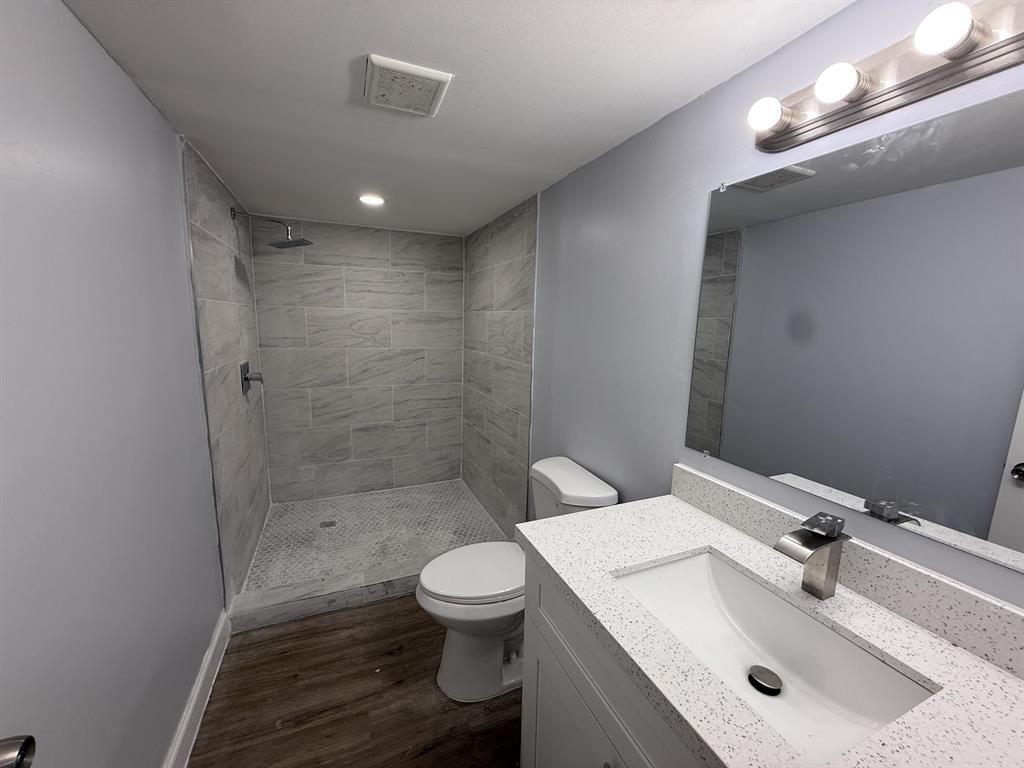 Building Photo - 7355 Woodmont Ter