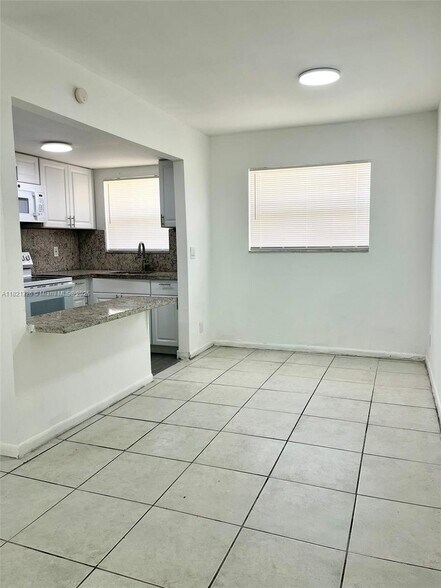 Building Photo - 830 SW 74th Ter