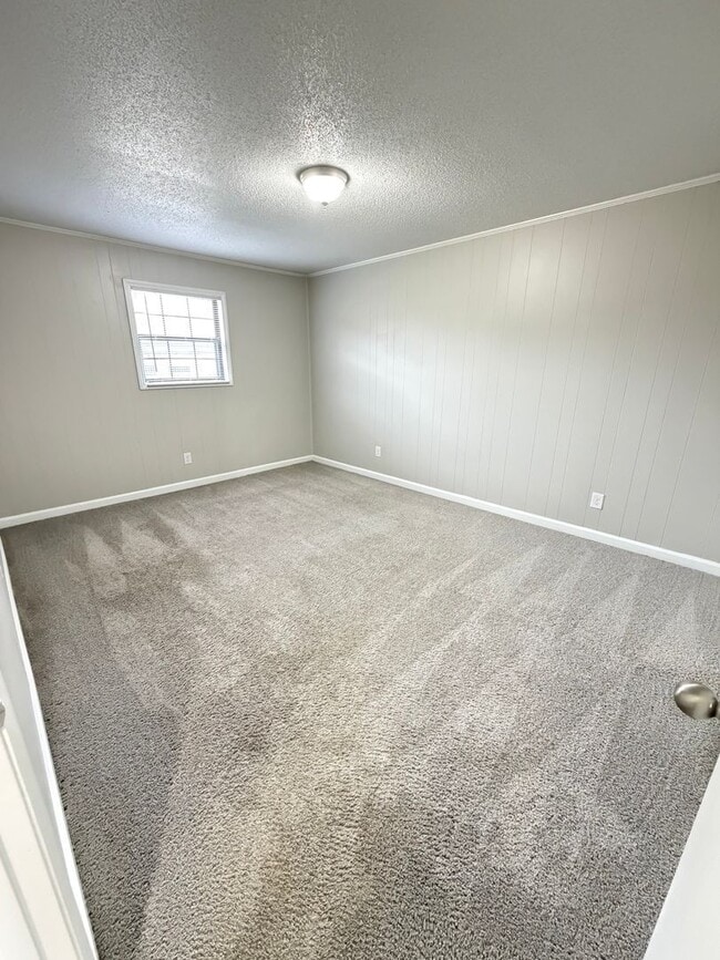 Building Photo - Oxford-2 Bedrooms