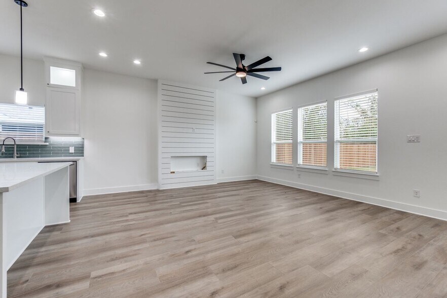 Building Photo - 2534 Southland St