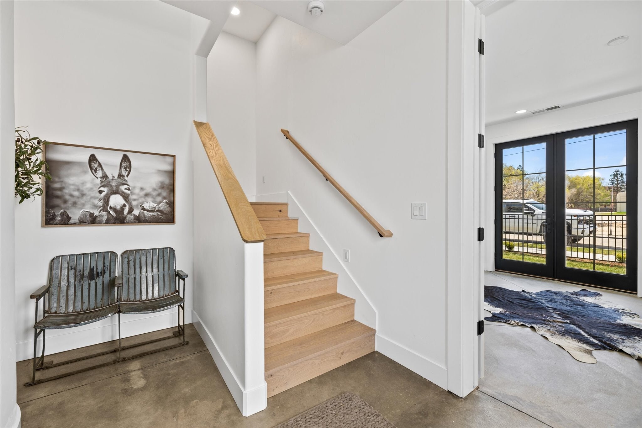 Building Photo - 614 N Avenue H Ave