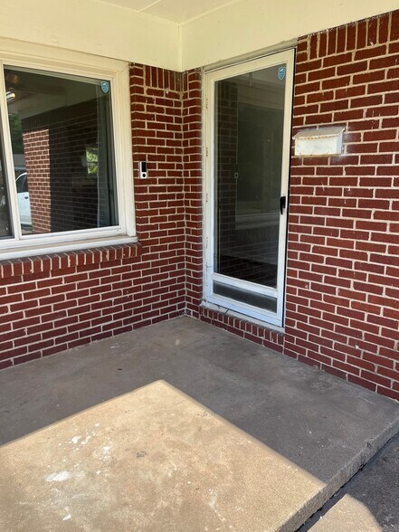 Building Photo - 315 W Anita Dr