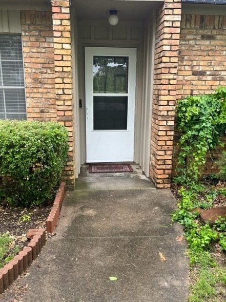 Building Photo - 114 Meadow View Dr