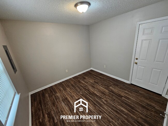 Building Photo - 5740 Fox Bend Ave