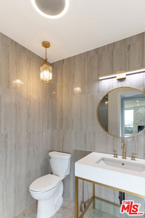 Building Photo - 8401 Fountain Ave