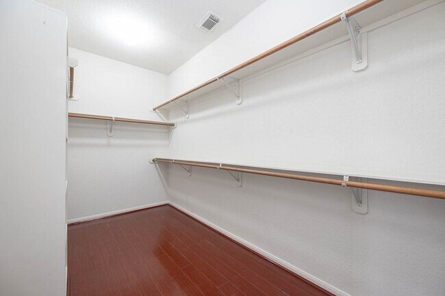 Building Photo - 2032 Creek Shore Ln