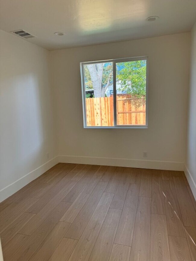 Building Photo - 677 Whyte Ave