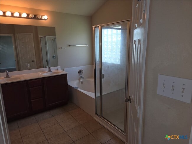 Building Photo - 10025 Birch Tree Dr