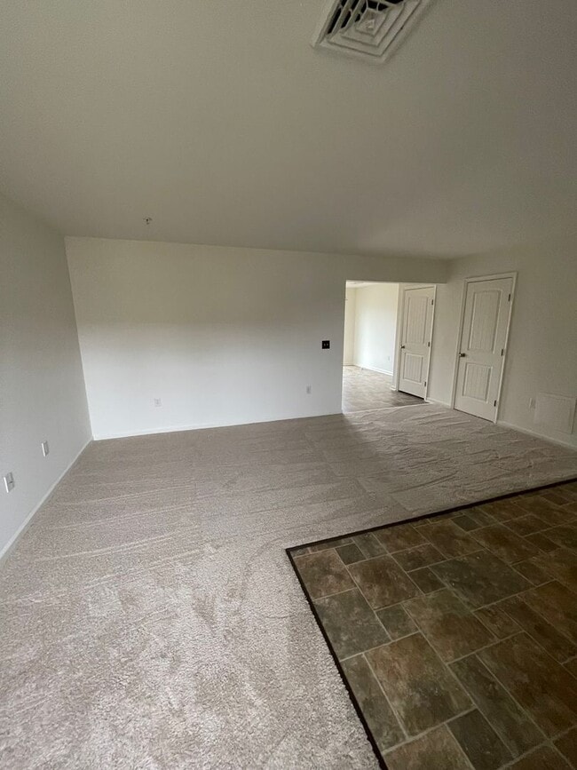 Building Photo - Updated 3 Bed 3 Bath Townhouse in Marietta!