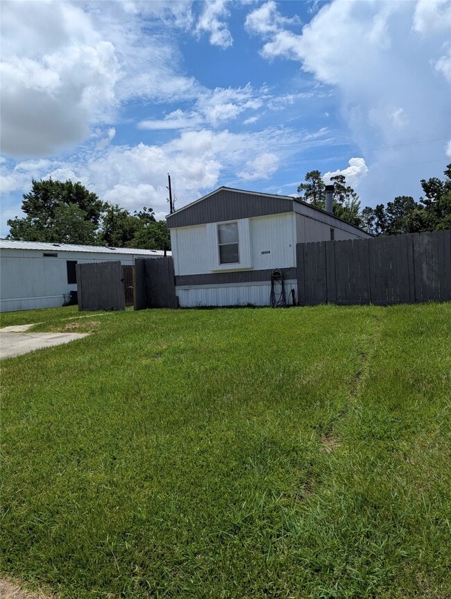Building Photo - 10014 Cedar Landing Dr