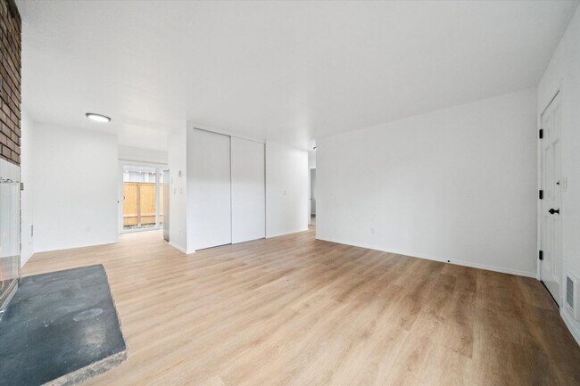 Building Photo - 5143-5145 SE Knight