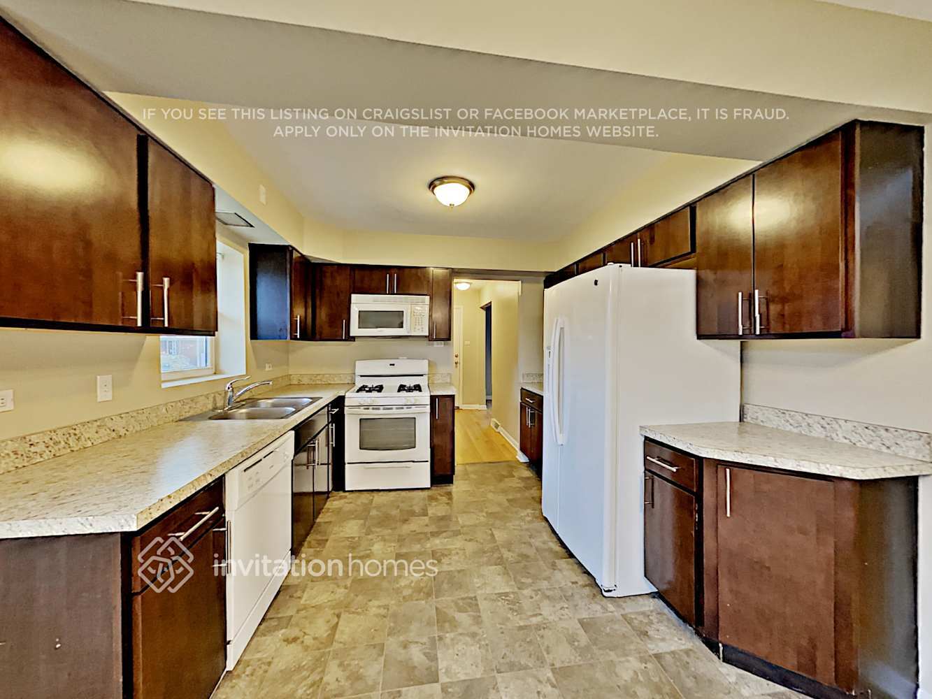 Building Photo - 10111 S 53rd Ave
