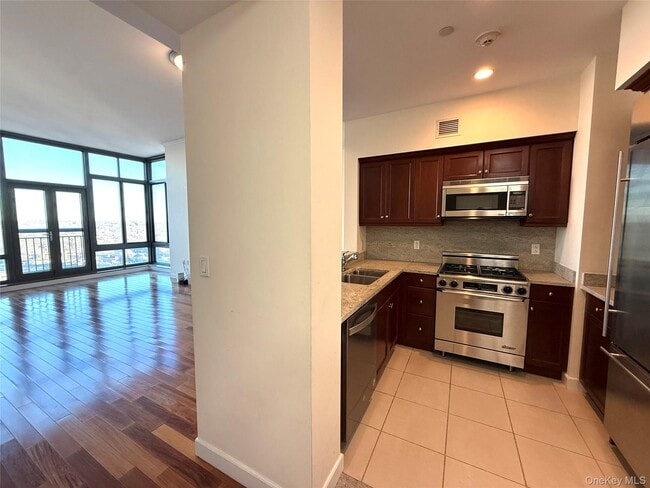 Building Photo - 10 City Pl