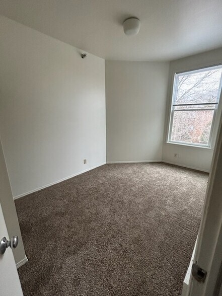 Building Photo - 1431 E 1st St