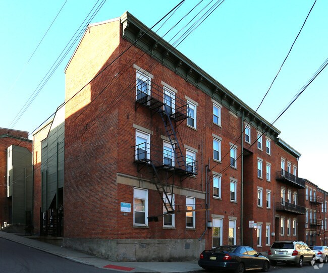 Primary Photo - Pendleton III Apartments