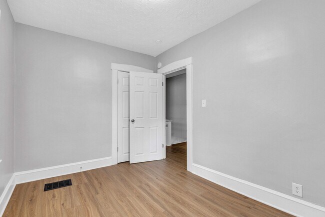 Building Photo - 3628 Birchwood Ave