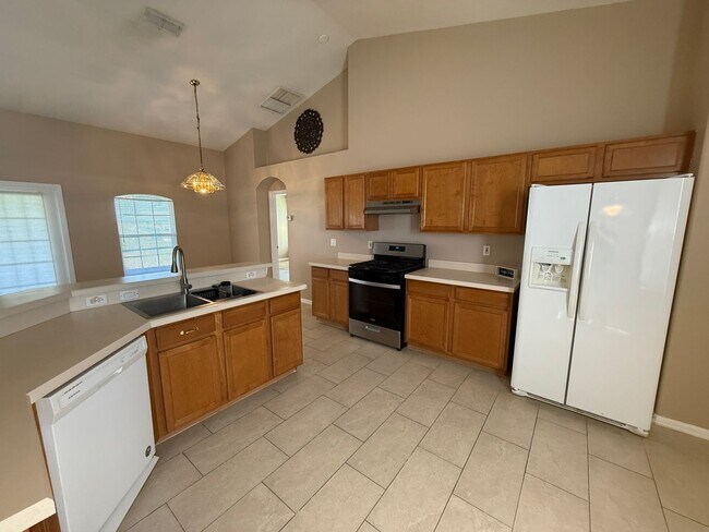 Building Photo - 2735 Cedaridge Cir