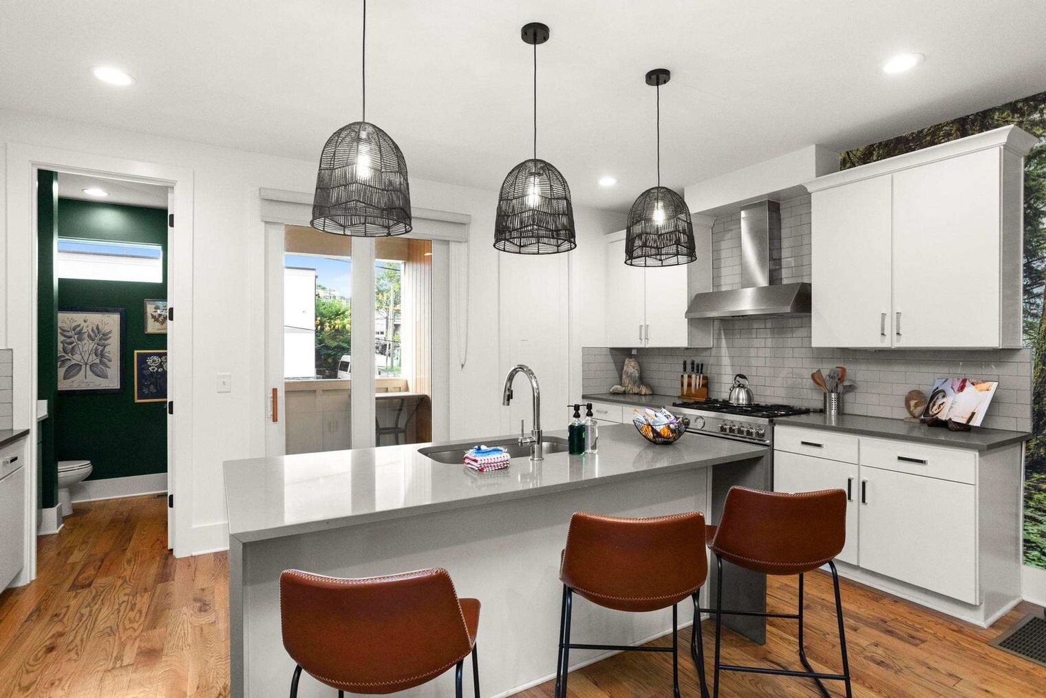 Building Photo - 776 E Argyle Ave