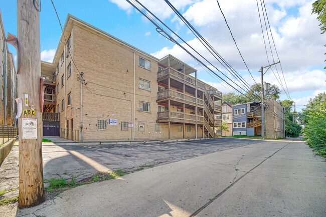 Building Photo - 7019 N Ridge Blvd