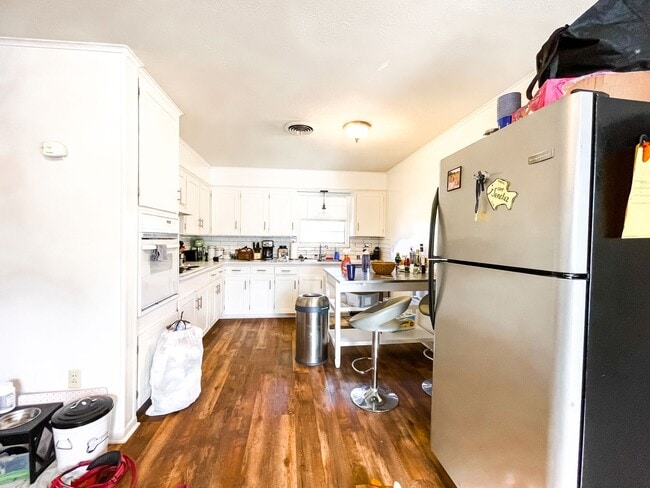 Building Photo - Adorable 4 Bed, 2 Bath Home for August 2026 Move In!