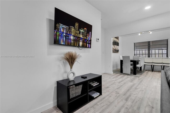 Building Photo - 1510 Normandy Dr