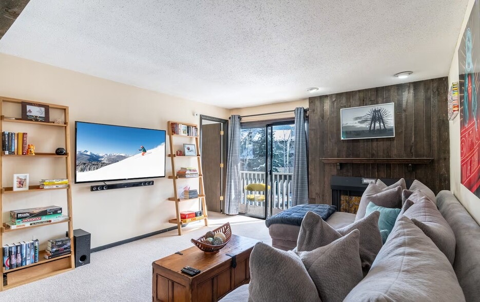 Building Photo - 1040 Vail View Dr