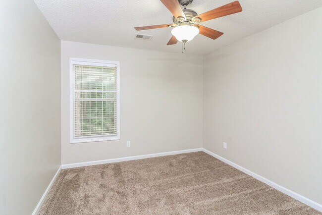 Building Photo - 1005 Crooked Creek Ct SE