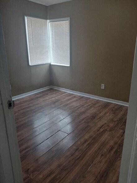 Building Photo - 360 Eaton St