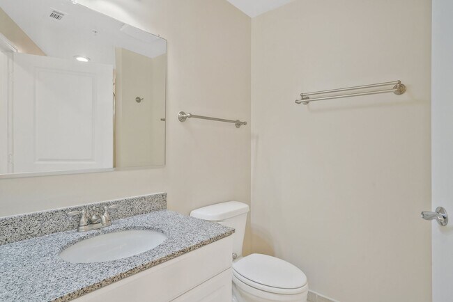 Building Photo - This luxury 2 bedroom condo has phenomenal amenities and is walking distance to the new Potomac Y...