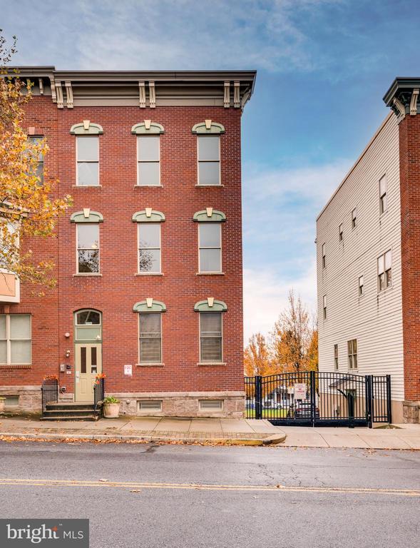 Building Photo - 1020 Penn St