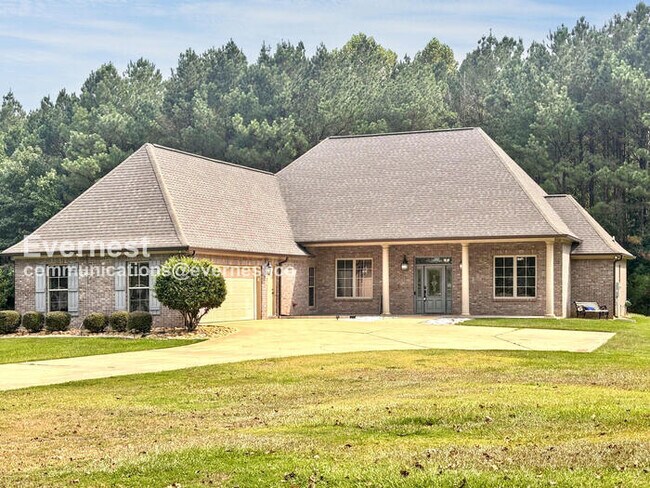 Primary Photo - 4-Bedroom Home with Garage / Available Now!