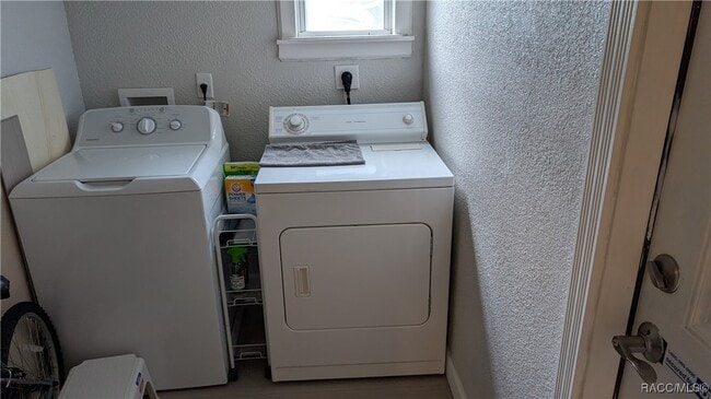 Building Photo - 704 NE 2nd Ave