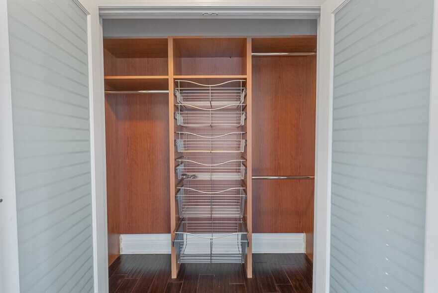 Building Photo - 100 Shearwater Ct E